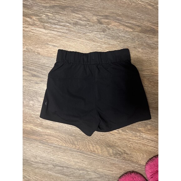 Black Lululemon On the Fly Shorts Sz 2 Luxtreme 2” Excellent Condition - Picture 4 of 11